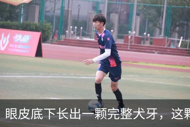 眼皮底下长出一颗完整犬牙，这颗牙到底是怎么“走错门”的？